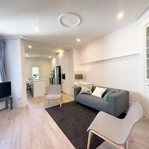 Apartment Big Beautiful 3-bedr Only 2min To Metro Villamaria, Montreal